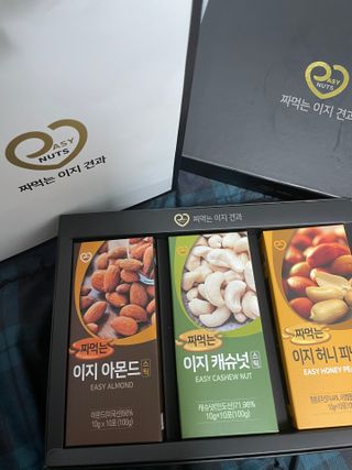 짜먹는 이지견과 짜먹는 이지아몬드, 짜먹는 이지허니피넛, 짜먹는 이지캐슈넛 각 10g X  10포 — 5점을 준 리뷰어가 2021년 4월 올린 사용 사진