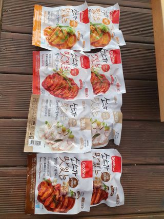 굽네몰 [굽네] 소스가 맛있는 닭가슴살 슬라이스 4종 — 5점을 준 리뷰어가 2021년 4월 올린 사용 사진