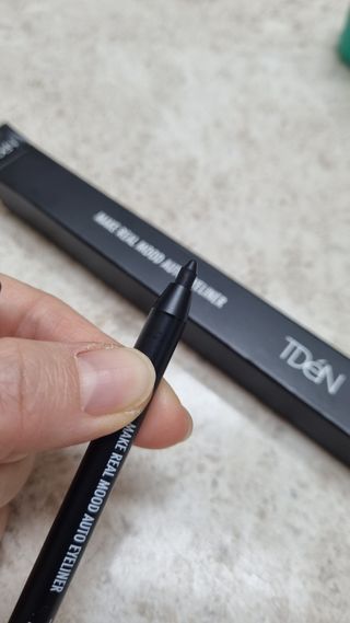 틸디앤 메이크 리얼무드 오토 아이라이너 — 5점을 준 리뷰어가 2021년 12월 올린 사용 사진