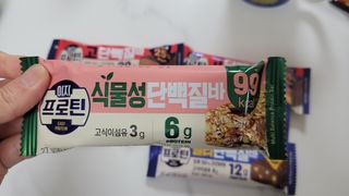 이지프로틴바 3종x각 2ea (고단백질바, 멀티단백질바, 식물성단백질바) — 4.5점을 준 리뷰어가 2024년 3월 올린 사용 사진