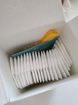 코보콩 에어슈즈 강아지 일회용 신발 소용량 패키지 20매 초경량  미끄럼방지 실내외 겸용 — 4점을 준 리뷰어가 2022년 2월 올린 사용 사진
