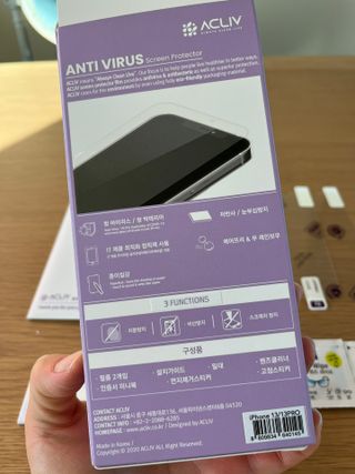 아클리브 Premium 항균 항바이러스 액정 보호필름(iPhone) — 4점을 준 리뷰어가 2022년 10월 올린 사용 사진