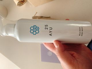 AYU25[아유트웬티파이브]피부 진정, 보습 와일즈 로즈 바디워시 — 3.5점을 준 리뷰어가 2021년 4월 올린 사용 사진