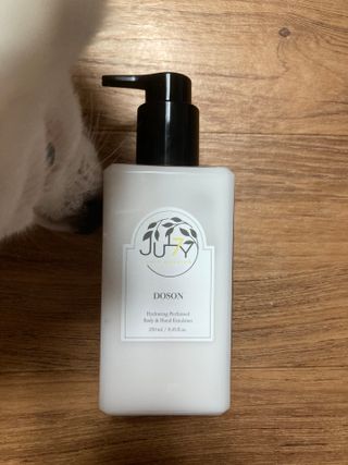 줄라이 모닝 _ JULY MORNING 줄라이모닝 하이드레이팅 퍼퓸드 바디앤핸드 에멀젼 — 5점을 준 리뷰어가 2021년 9월 올린 사용 사진