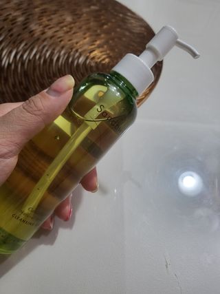 스킨큐어 산다화 순한 클렌징 동백 오일 200ml — 5점을 준 리뷰어가 2023년 5월 올린 사용 사진