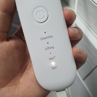 디하우트 랩 4 in 1 갈바닉 아쿠아 워터 필링기 스킨스크러버 — 4점을 준 리뷰어가 2021년 11월 올린 사용 사진