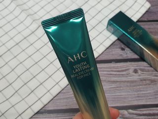 [NEW 탄력유턴 아이크림] AHC 유스 래스팅 리얼 아이크림 포 페이스 — 5점을 준 리뷰어가 2021년 1월 올린 사용 사진