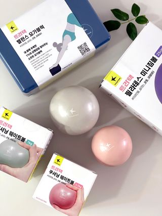 [트라택] 홈 필라테스 SET [미니짐볼+웨이트볼(0.5kg&1kg+요가블럭] — 5점을 준 리뷰어가 2022년 7월 올린 사용 사진