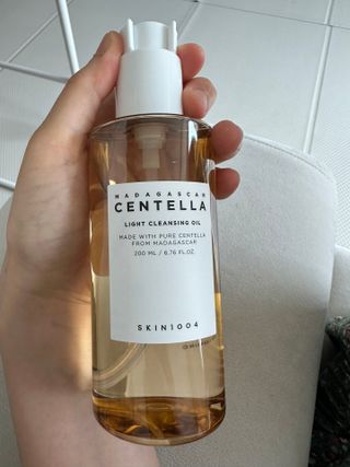 스킨1004 [SKIN1004] 마다가스카르 센텔라 라이트 클렌징 오일 200ml — 5점을 준 리뷰어가 2024년 8월 올린 사용 사진
