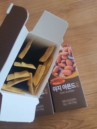 짜먹는 이지견과 짜먹는 이지아몬드, 짜먹는 이지허니피넛, 짜먹는 이지캐슈넛  _ 옵션짜먹는 이지아몬드, 짜먹는 이지허니피넛, 짜먹는 이지캐슈넛  _ 옵션 — 5점을 준 리뷰어가 2021년 4월 올린 사용 사진