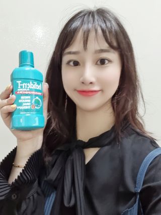 30초 후 눈으로 확인하는 헬리덴티 프라글린스 가글 — 5점을 준 리뷰어가 2021년 6월 올린 사용 사진