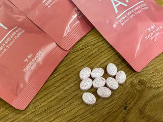 입 냄새 완화에 도움을 주는 에티켓 캔디 복숭아맛 앳캔디 — 5점을 준 리뷰어가 2021년 1월 올린 사용 사진