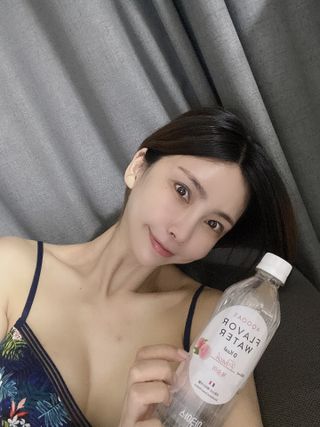 아쿠아스 플레이버워터 ★[아쿠아스] 제로칼로리 플레이버워터 복숭아/청포도 1BOX 20개입 — 5점을 준 리뷰어가 2021년 4월 올린 사용 사진