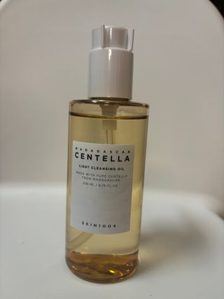 스킨1004 [SKIN1004] 마다가스카르 센텔라 라이트 클렌징 오일 200ml — 5점을 준 리뷰어가 2024년 8월 올린 사용 사진