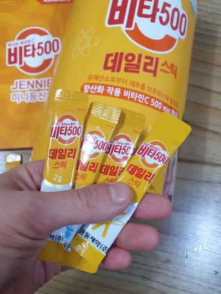 광동생활건강 [광동] 제니비타민C 비타500데일리스틱 180포+제니등신대+제니스티커 — 5점을 준 리뷰어가 2021년 12월 올린 사용 사진
