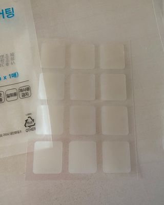 [큐어반H 커팅] 간편하게 떼서 쓰는 자외선차단 습윤밴드 (1팩/30매입) — 5점을 준 리뷰어가 2022년 11월 올린 사용 사진