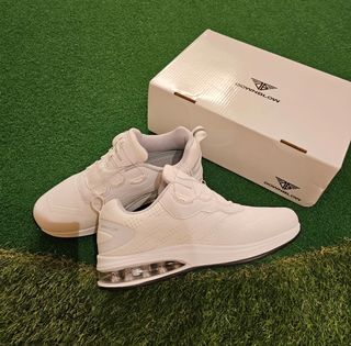 다운블로우 여성 골프화 에어메쉬 다이얼 스포츠 골프 러닝 워킹 운동화 DB 1300 — 5점을 준 리뷰어가 2024년 7월 올린 사용 사진