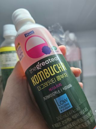 더그레잇티 콤부차 [매일유업] 더그레잇티 44kcal 콤부차 300ml *12개입 (오리지널 6개+베리리치 6개) — 4점을 준 리뷰어가 2023년 8월 올린 사용 사진
