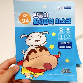 [숨그림]  덴탈마스크 짱구 우리아이 그리고 내가 쓰는 믿을수있는 케릭터 마스크  16종 — 5점을 준 리뷰어가 2021년 10월 올린 사용 사진