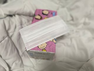 JHWORLD 스누피 마스크 정품 스누피 닥터클린 국내 아동용 성인용 3중 MB필터 일회용 덴탈마스크 50매 — 5점을 준 리뷰어가 2021년 8월 올린 사용 사진