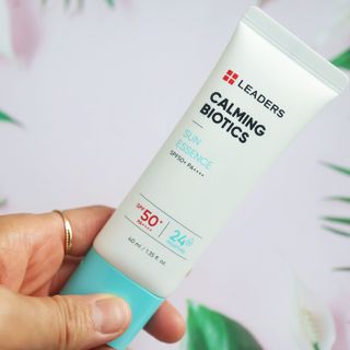 리더스코스메틱 리더스 카밍 바이오틱스 선 에센스 SPF 50+ PA++++ — 5점을 준 리뷰어가 2022년 5월 올린 사용 사진