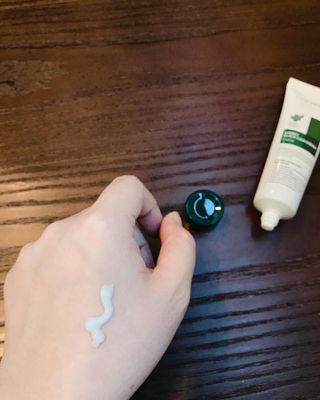 랑벨 랑바이오 블랙 시카 크림 50ml(블랙비 프로폴리스, 시카 4종, 판테놀 10 함유) — 5점을 준 리뷰어가 2022년 4월 올린 사용 사진