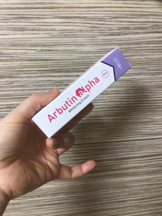 이엔코스 알부틴 알파 화이트닝크림 — 5점을 준 리뷰어가 2021년 2월 올린 사용 사진