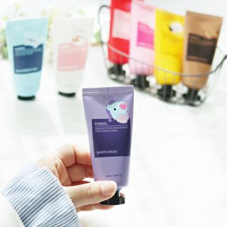 쿤달 BT21 시어버터 앤 마카다미아 퓨어 핸드크림 50ml 7구 기프트 세트 — 5점을 준 리뷰어가 2021년 3월 올린 사용 사진
