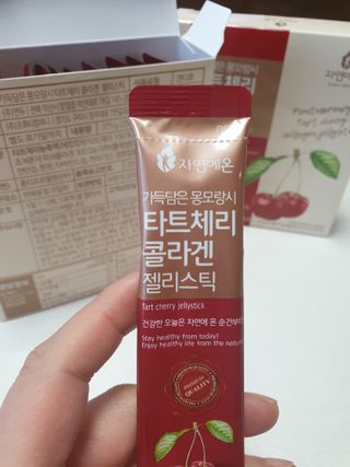 자연에온 가득담은 몽모랑시 타트체리 콜라겐 젤리스틱 — 5점을 준 리뷰어가 2021년 1월 올린 사용 사진