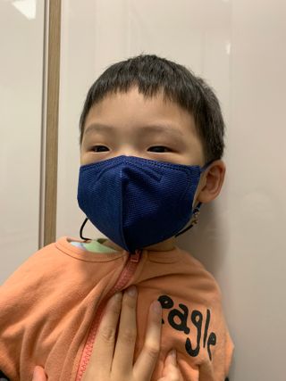 [블루 본 아이노우] 유아용 컬러마스크 40 PCS SET 2중 택 1 — 5점을 준 리뷰어가 2021년 5월 올린 사용 사진