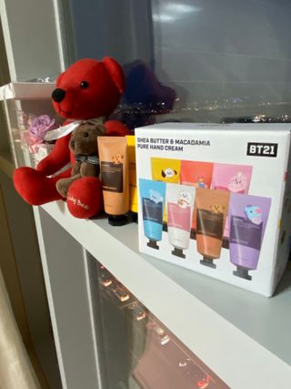 쿤달 BT21 시어버터 앤 마카다미아 퓨어 핸드크림 50ml 7구 기프트 세트 — 5점을 준 리뷰어가 2021년 3월 올린 사용 사진