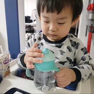 유비맘 트라이탄 코니빨대컵_컬러 랜덤 발송 — 5점을 준 리뷰어가 2021년 1월 올린 사용 사진