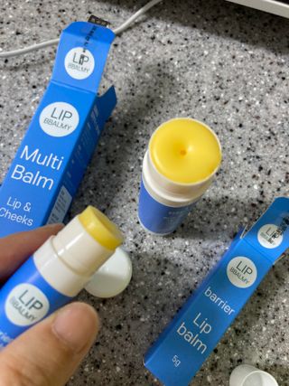 [립빠미] 립앤칙스 멀티밤 + 베리어립밤 2종 — 4점을 준 리뷰어가 2021년 8월 올린 사용 사진