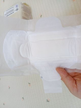 나우[템포] 템포 패드 내추럴 순면 생리대 SET(중형 슬림 + 대형 + 라이너) — 4점을 준 리뷰어가 2024년 4월 올린 사용 사진