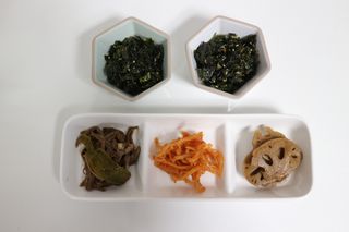 하나마이 [마마쿡] 전 청와대 천상현 셰프의 밑반찬  5종세트(소고기 장조림+연근조림+진미채+간장김자반+새우김자반) — 5점을 준 리뷰어가 2023년 4월 올린 사용 사진