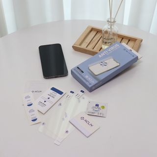 아클리브 Premium 항균 항바이러스 액정 보호필름(iPhone) — 4점을 준 리뷰어가 2022년 2월 올린 사용 사진