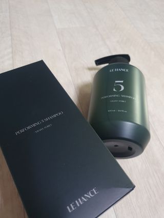 르핸스 퍼포밍 5 샴푸 비반트 포렛/베티버 포그 — 5점을 준 리뷰어가 2022년 12월 올린 사용 사진