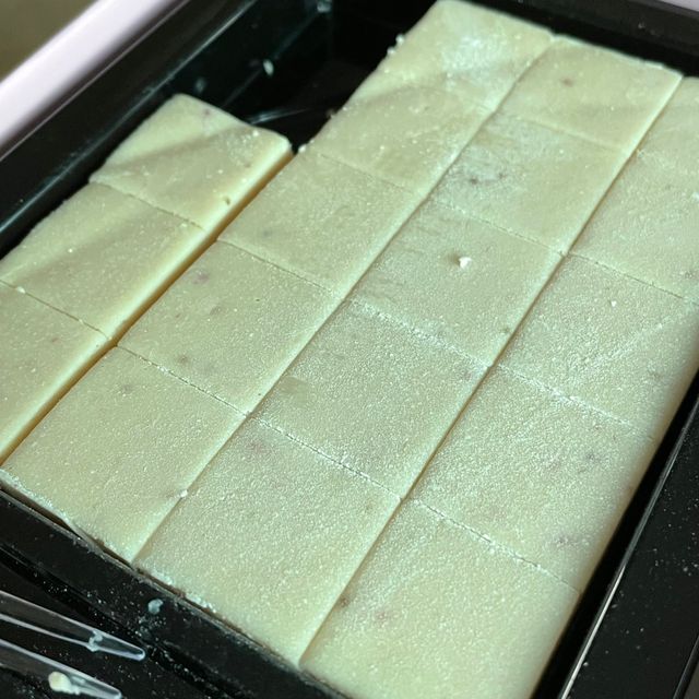 연말/새해선물 딸기 초콜릿 종착역, 건딸기가 상큼하게 씹히는 카카올라 딸기생초콜릿 리뷰 사진