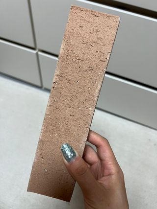 [신흥산업] 붙이는 벽돌 황토 파벽돌 230mm 45장,  욕실 인테리어 실내장식 셀프인테리어 — 4점을 준 리뷰어가 2023년 6월 올린 사용 사진