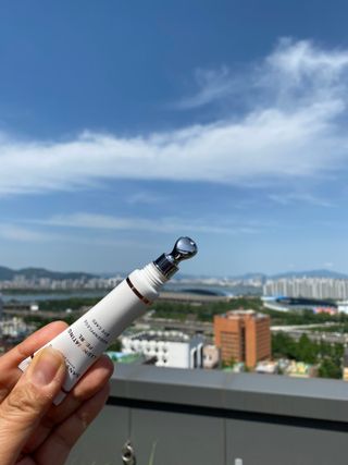산수시 일루미네이팅 펄 영양 다크서클 스틱 아이 크림 케어 15ml — 5점을 준 리뷰어가 2021년 6월 올린 사용 사진