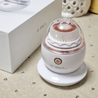 디하우트 랩 디하우트랩 클렌징 피부관리기 진동클렌저 실리콘+2종 인조모 브러시 — 4점을 준 리뷰어가 2021년 11월 올린 사용 사진