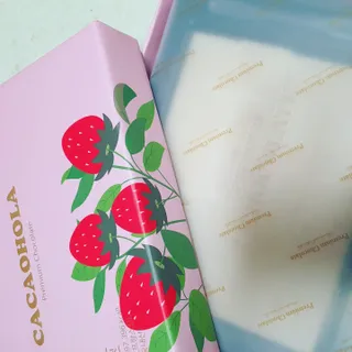 연말/새해선물 딸기 초콜릿 종착역, 건딸기가 상큼하게 씹히는 카카올라 딸기생초콜릿 — 5점을 준 리뷰어가 2021년 10월 올린 사용 사진