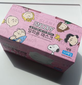 JHWORLD 스누피 마스크 정품 스누피 닥터클린 국내 아동용 성인용 3중 MB필터 일회용 덴탈마스크 50매 — 2.5점을 준 리뷰어가 2021년 9월 올린 사용 사진