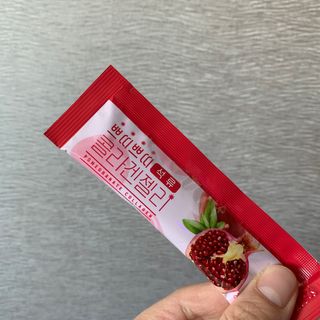 헬스업_쁘띠쁘띠석류콜라겐젤리_20g x 14포 — 3점을 준 리뷰어가 2021년 2월 올린 사용 사진
