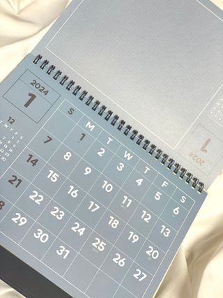 리훈 2024년 레트로 달력 벽달력 + 탁상달력 — 4점을 준 리뷰어가 2023년 9월 올린 사용 사진