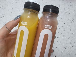 BLENDY'S 핑크 스무디+블론디 스무디 — 5점을 준 리뷰어가 2021년 11월 올린 사용 사진