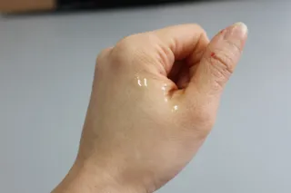 스킨큐어 산다화 비타민c 화이트닝 에센스 30ml — 5점을 준 리뷰어가 2022년 1월 올린 사용 사진