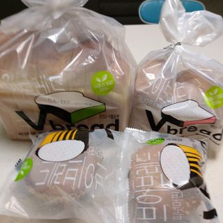 롯데제과 Vbread 포카치아식빵1개 + 미니식빵 1개 + 머핀 2개 세트 — 4점을 준 리뷰어가 2021년 9월 올린 사용 사진