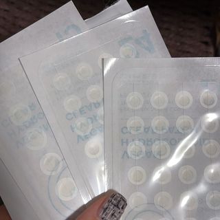 소담스퀘어 상암 디팩코퍼레이션 놀라아워 비건 하이드로콜로이드 클리어 패치 — 5점을 준 리뷰어가 2023년 1월 올린 사용 사진