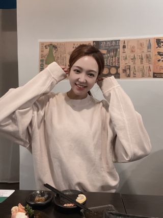 MAPLESYRUPFACTORY 메이플 피그먼트 맨투맨 8.COL — 5점을 준 리뷰어가 2023년 1월 올린 사용 사진